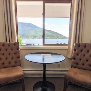 Western Riviera Lakeside Lodging
